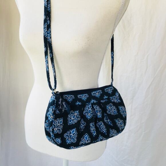 Vera Bradley Handbags - Vera Bradley Cross Body Bag